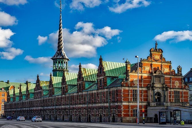 2-Hour Private City Walking Tour with a Canal Tour ticket - Stop 5: Christianshavns Beboerhus and the Amsterdam-canal inspiration