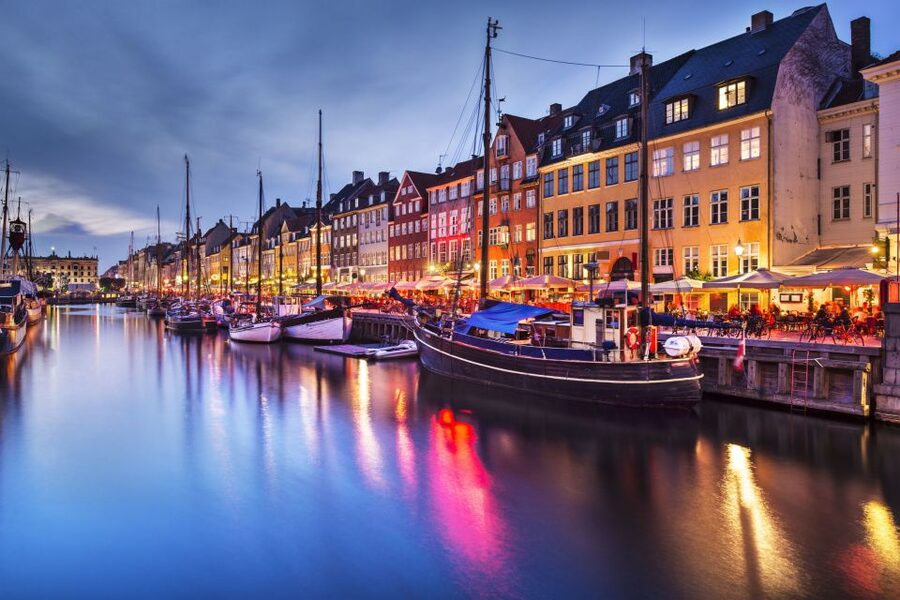 3-Hour Private Copenhagen Walking Tour - Højbro Plads and Christiansborg Palace, power on display