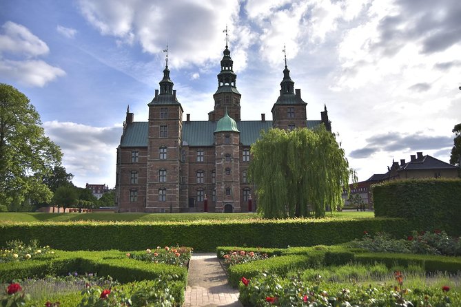 3h walking tour, small group max 10 people Copenhagen - Amagertorv: the central square that teaches you Copenhagen’s pulse