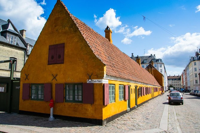 3h walking tour, small group max 10 people Copenhagen - Tivoli Gardens: a playful breather built into the middle of history
