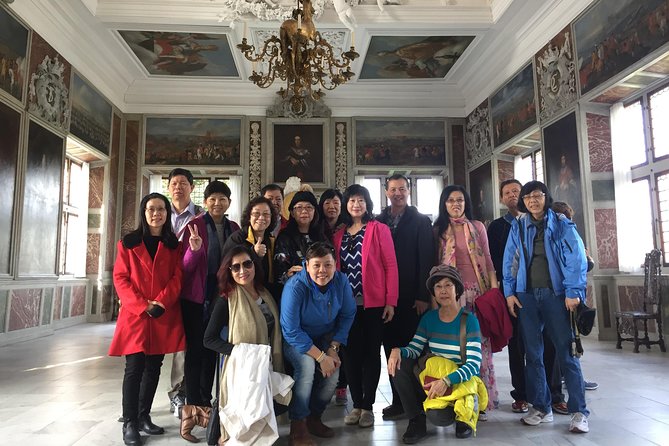 a day at North Zealand Castle Tour - Fredensborg: a short royal-guard moment with palace-and-lake scenery
