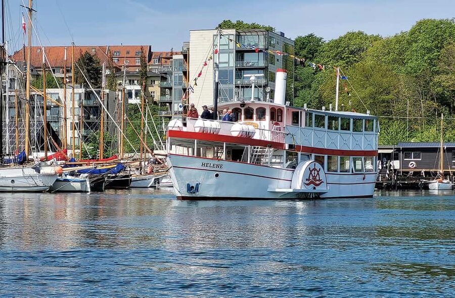 Aarhus: Harbour Cruises with local guide - The cozy boat, the bar, and why comfort affects the quality of a harbor cruise