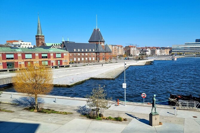 Aarhus Mystery Quest: Outdoor Exploration Game and Tour - Poseidon in Aarhus: the sea god statue puzzle