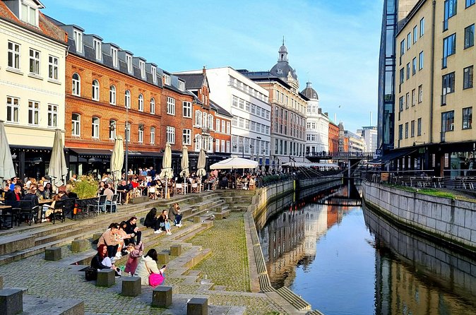 Aarhus Mystery Quest: Outdoor Exploration Game and Tour - Endless Connection: modern waterfront sculpture, then a puzzle that follows the shape