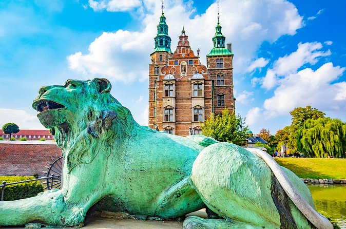 All Copenhagen Must Sees for Cruise Passengers - Christiansborg Palace exteriors: a great photo pause