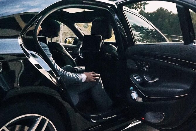 Arrival Transfer: Airport CPH to Copenhagen by Business Car - Timing in the Real World: 20 Minutes Is a Target