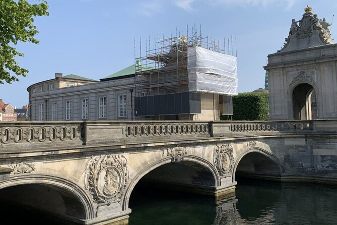 Castle Island’s Royal History: A Self-Guided Audio Tour of Slotsholmen - Museums you see from the outside: Jewish Museum and War Museum