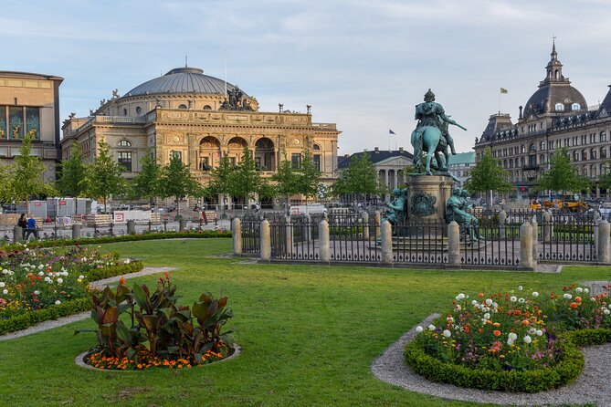 Castles of Kronborg and Frederiksborg from Copenhagen by Car - Frederiksborg Castle and gardens: where the audio adds depth