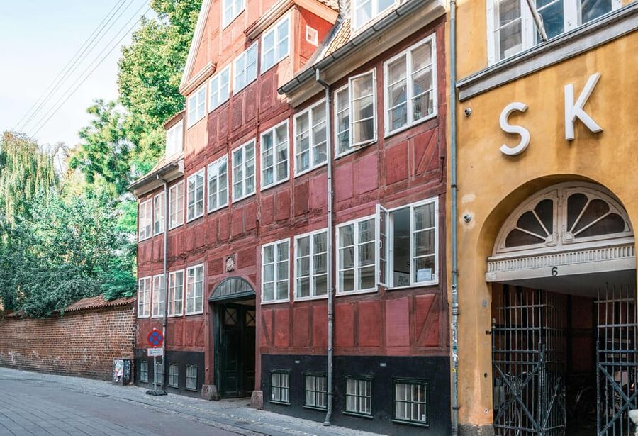 Copenhagen: 2-hour Old Town Private Walking Tour - A handmade candy tasting break, because walking should include joy