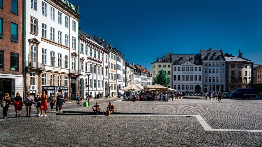 Copenhagen: 2-hour Old Town Private Walking Tour - Rådhuspladsen and Copenhagen City Hall, the symbols worth staring at
