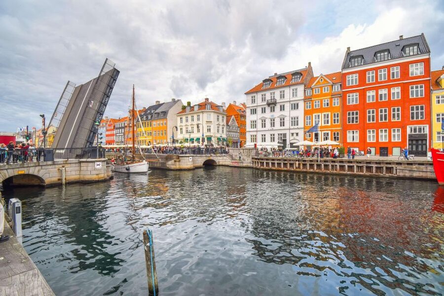 Copenhagen: Canal Boat Cruise & Old Town/Nyhavn Walking Tour - Key points before you go