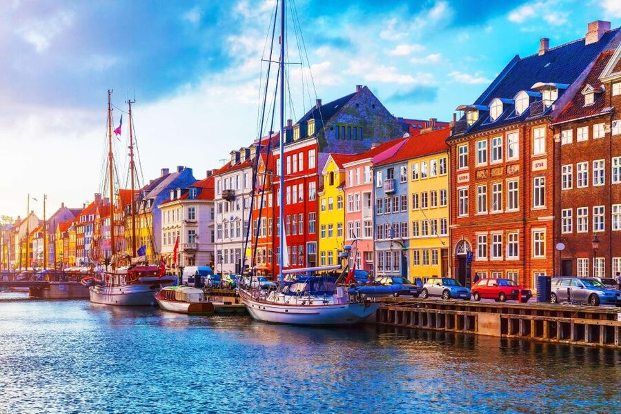 Copenhagen: Canal Boat Cruise & Old Town/Nyhavn Walking Tour - The 1-hour canal cruise: see Copenhagen from the angle your feet can’t reach