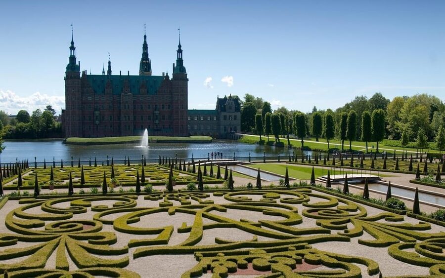 Copenhagen: Frederiksborg Tour in Spanish with Tickets - Key highlights at a glance