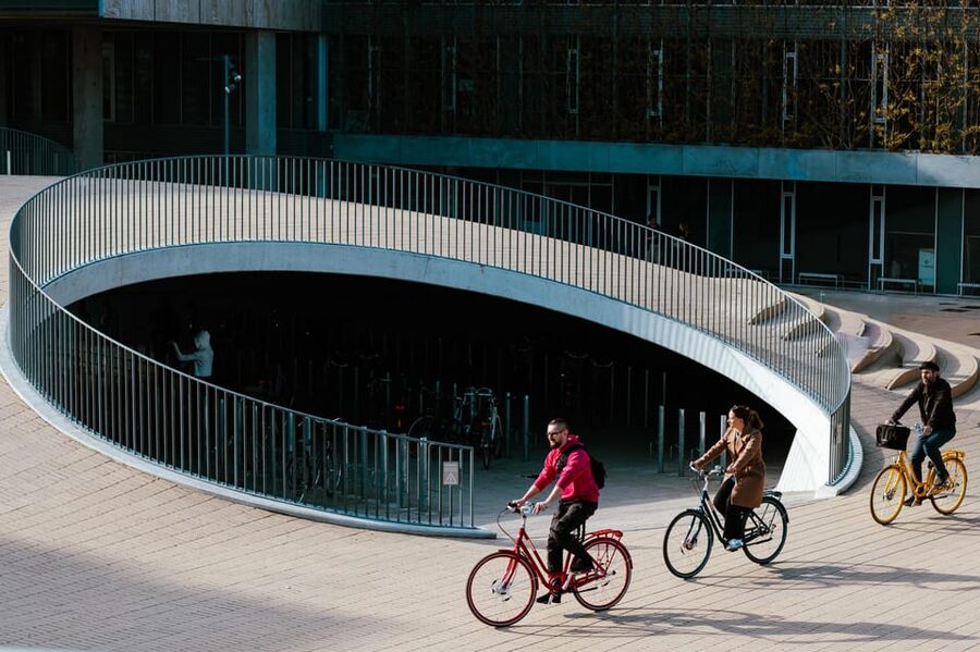 Copenhagen: Guided Architecture and Sustainability Tour - The harbor edges: Havnebadet Islands Brygge, Karen Blixens Plads, and Cykelslangen
