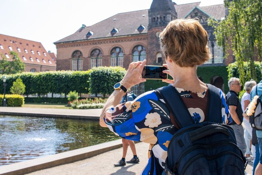 Copenhagen: Highlights 3 Hour Bike Tour with a Local Guide - Nyhavn break time and the Amalienborg to Little Mermaid photo arc
