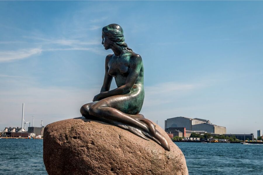 Copenhagen: Highlights & Secrets Private Walking Tour - From El Cava meet-up to Niels Bohr Birthplace start