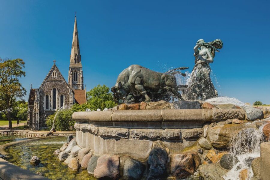 Copenhagen: Highlights & Secrets Private Walking Tour - Gefion Fountain and the Kastellet approach: from postcard to fortifications