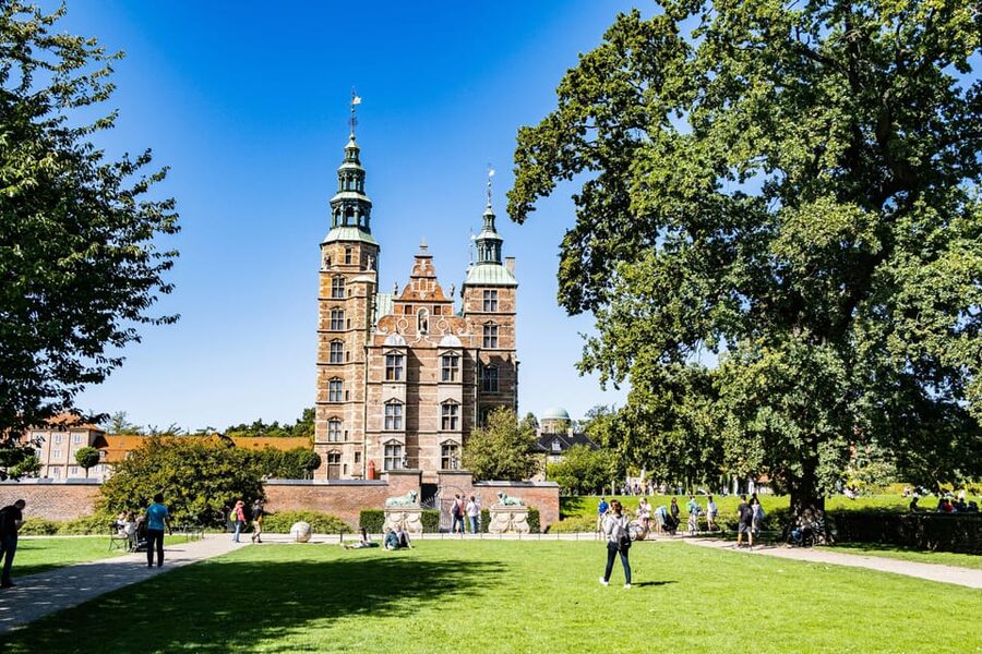 Copenhagen: Hygge & Highlights Walking Tour with Local Guide - Price and logistics: what $61 gets you (and what it does not)