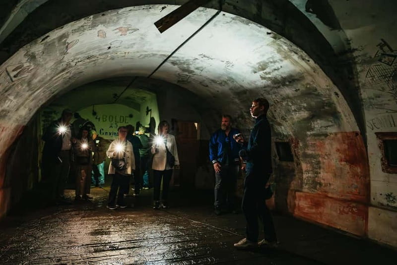Copenhagen: Old Canals and Hidden Gems Social Boat Tour - Drinks, weather, and what to pack for a 3-hour water ride