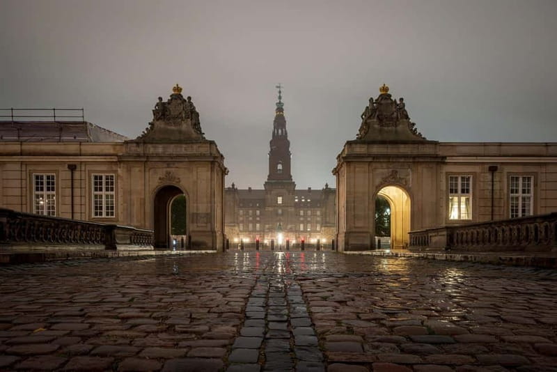 Copenhagen: Photography Masterclass - Private Photo Lesson - Night Photo Session: Long Exposures and Moving Light