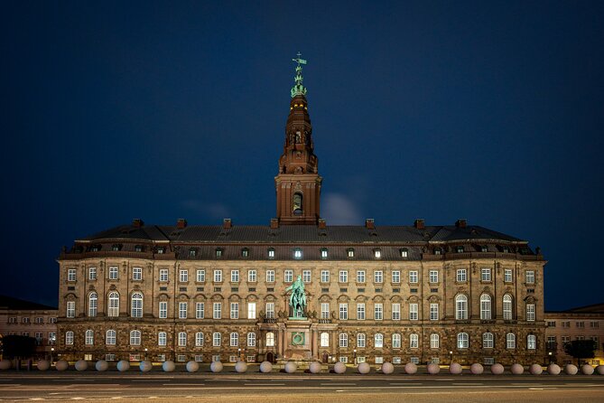 Copenhagen Photography Masterclass - Private Photography Lesson - Frederiks Kirke and Christiansborg Slot: mastering light on stone