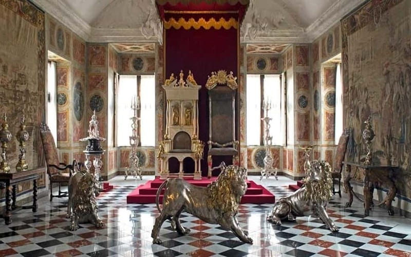 Copenhagen: Rosenborg and Christiansborg Palaces Tour in Spanish with tickets - Christiansborg Palace: Denmark’s Parliament and panoramic views