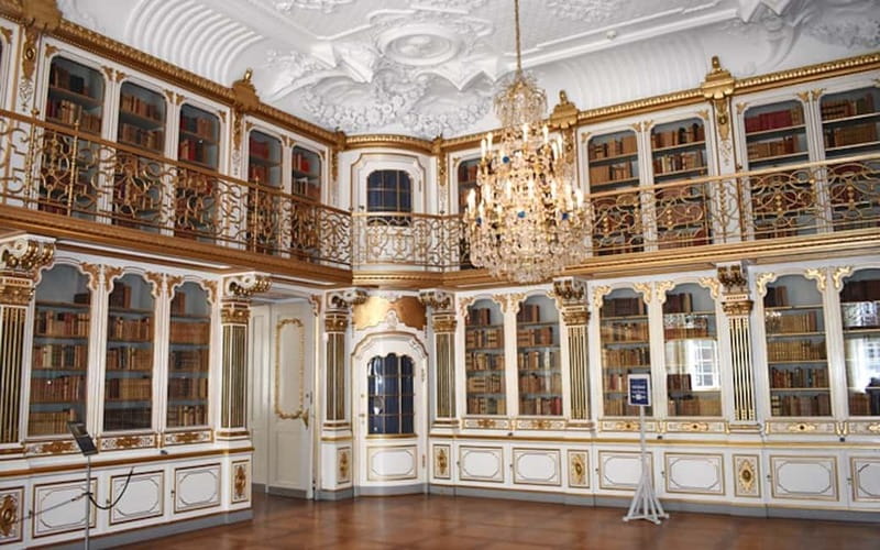 Copenhagen: Rosenborg and Christiansborg Palaces Tour in Spanish with tickets - What the Spanish guide actually gives you