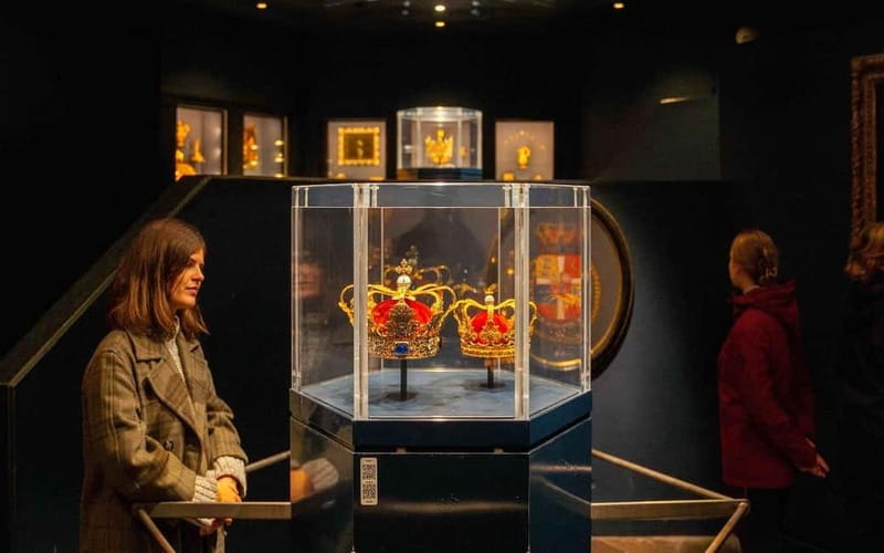 Copenhagen: Rosenborg and Christiansborg Palaces Tour in Spanish with tickets - Practical stuff: what to bring and how to dress