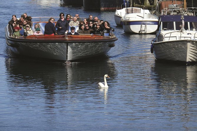 Copenhagen Sightseeing Classic Canal Tour With Live Guide - Why this 1-hour canal loop works so well in Copenhagen