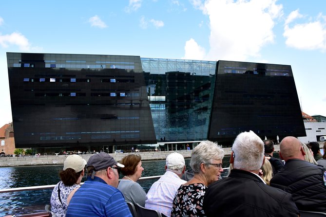 Copenhagen Sightseeing Classic Canal Tour With Live Guide - Finding Ved Stranden 26 and boarding on your time slot