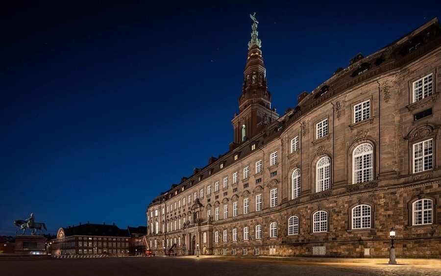 Copenhagen Tour in Spanish - A 4-hour Spanish walking tour that gives you real bearings