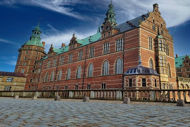 E-biking Fredensborg & Kronborg (OPT Louisiana Museum) - How the Day Flows: Train to Humlebæk, Then Coast Cycling