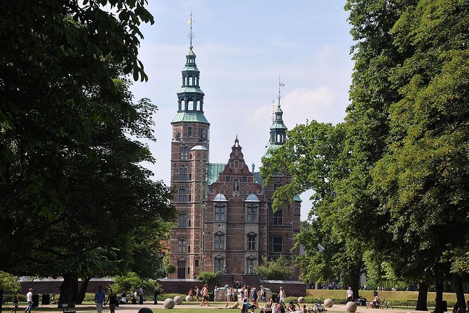 Explore Copenhagen: Self-Guided Audio Tour - Stop 5: Amalienborg, the Danish royal residence, and the octagonal palace idea