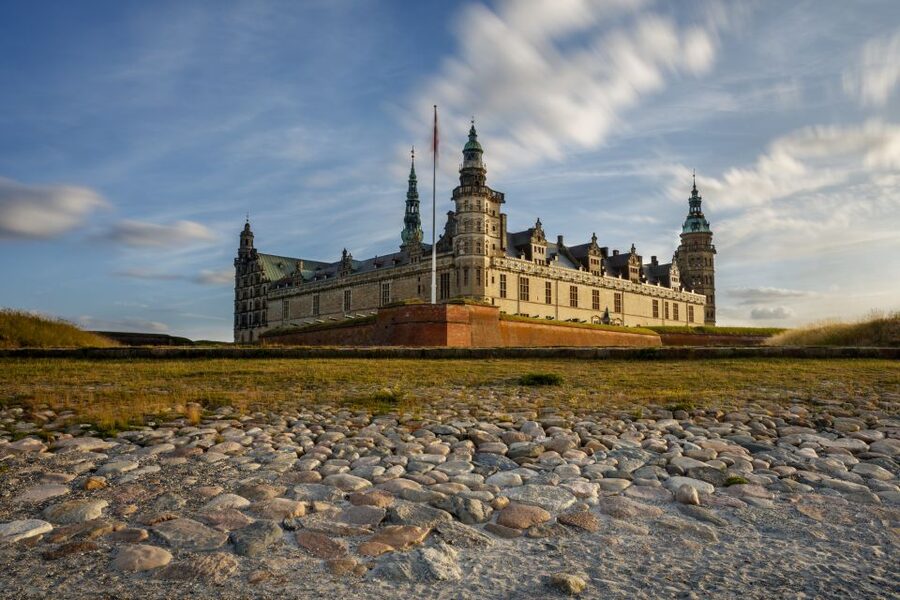 From Copenhagen: 4-hour Private Hamlet Castle Tour - Copenhagen to Helsingør by train, the easy rhythm