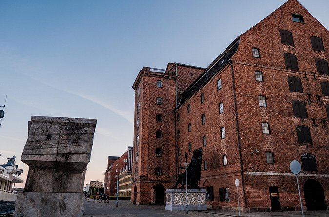 Historical Pod Walk Tour on the Slaves of Copenhagen - Yellow Palace to Vestindisk pakhus: warehouses and the meaning of public space