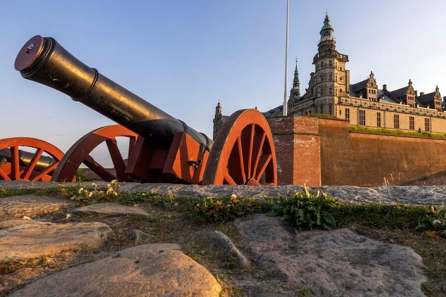 Kronborg Castle Entry Ticket - Guides, costumed history, and the free intros you should seek