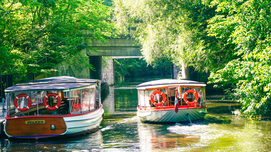 Lyngby & Bagsværd Lake: Baadfarten Boat Ride - Stop 6: Aldershvile Slotspavillon and the Aldershvile park feel