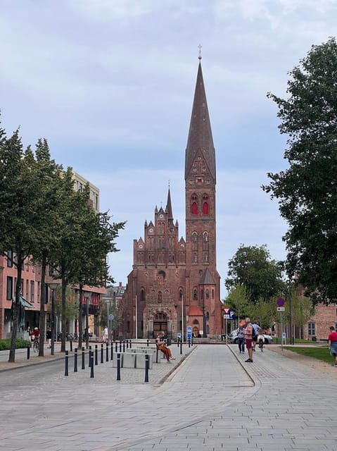 Odense: Guided tour guide in Spanish - What to Bring for Odense Weather and Comfort