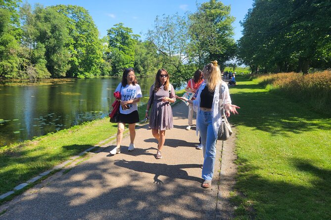 Private Walk & Canal Tour: Highlights + Changing of the Guards - A 3-hour route that mixes foot sights with canal views