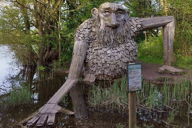 The Six Forgotten Giants Trolls Hunt with Minibus - Taastrup for Teddy Friendly, Local Scrapwood Fur and a Hand to Cross