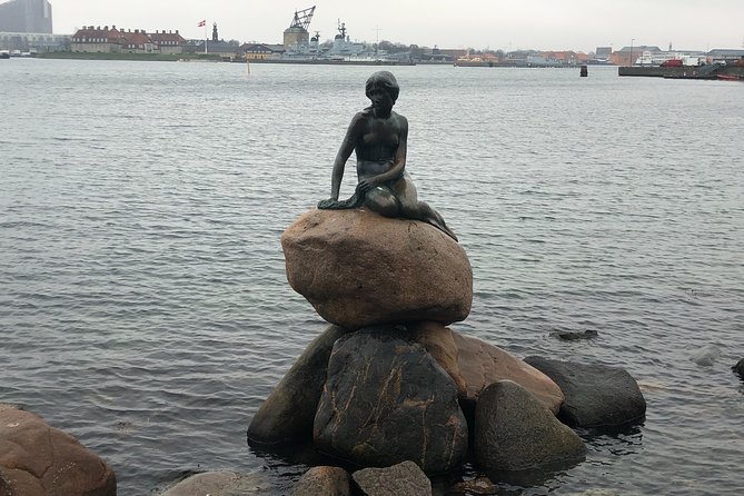 Walking tour - Copenhagen Old Town & Tivoli Park included - Amalienborg: Rococo palace square and the noon guard changing