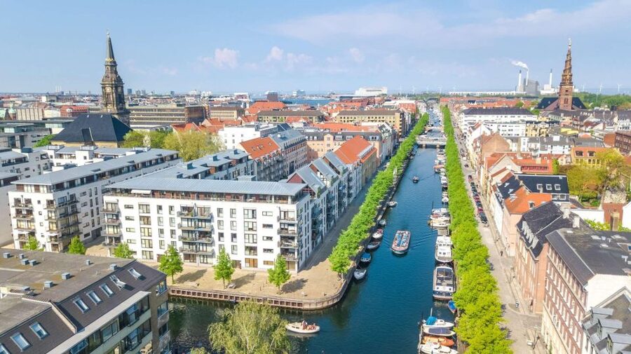 WWII Copenhagen Nyhavn and War Museum Private Walking Tour - 3.5-Hour Option: Christiansborg, the Royal Arsenal War Museum, Then Back to Nyhavn